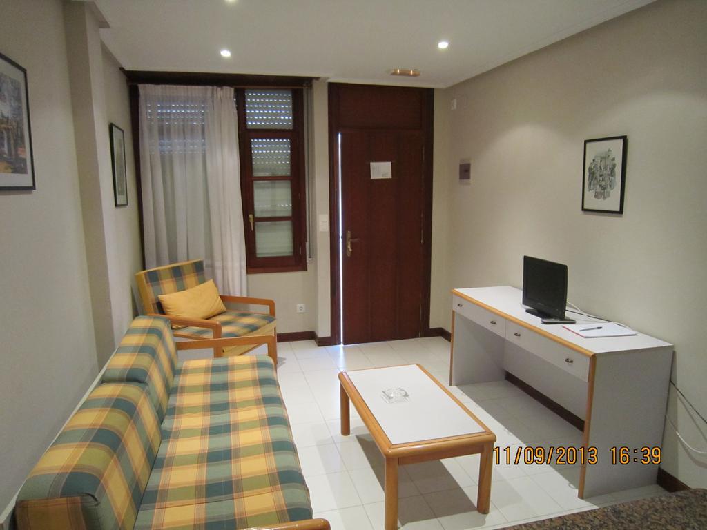 Apartamentos Elena Ларедо Стая снимка